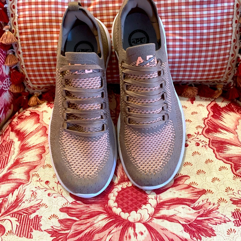 APL Techloom Breeze Almond & Peach Size 7 1/2